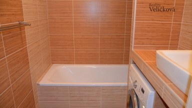 Prodej krásného, kompletně zrekonstruovaného bytu 3+1 v HK - LK II.