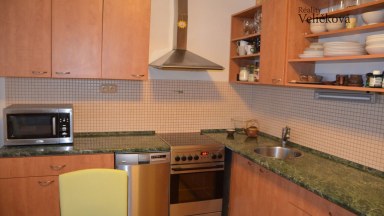 Prodej krásného, kompletně zrekonstruovaného bytu 3+1 v HK - LK II.