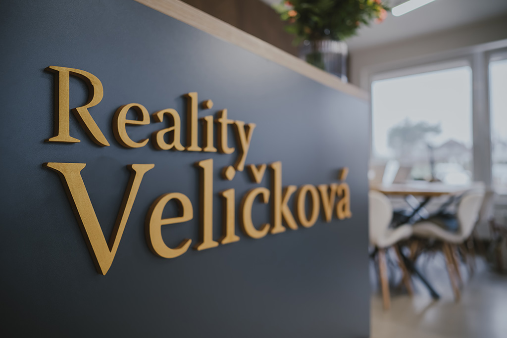 Reality Veličková, kontakty